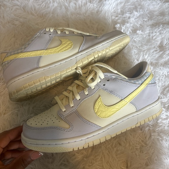 Nike Cream and Yellow Low-Top Sneakers - Picture 1 of 4